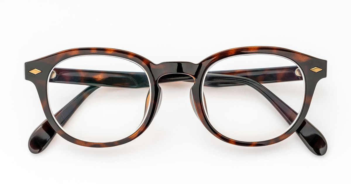 メガネで目が小さくなるお悩みを解決！選び方やメイク法