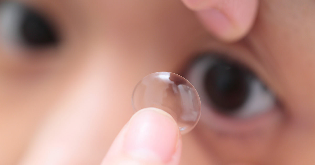 コンタクトレンズが怖い！初心者でも安心して使える方法とポイント