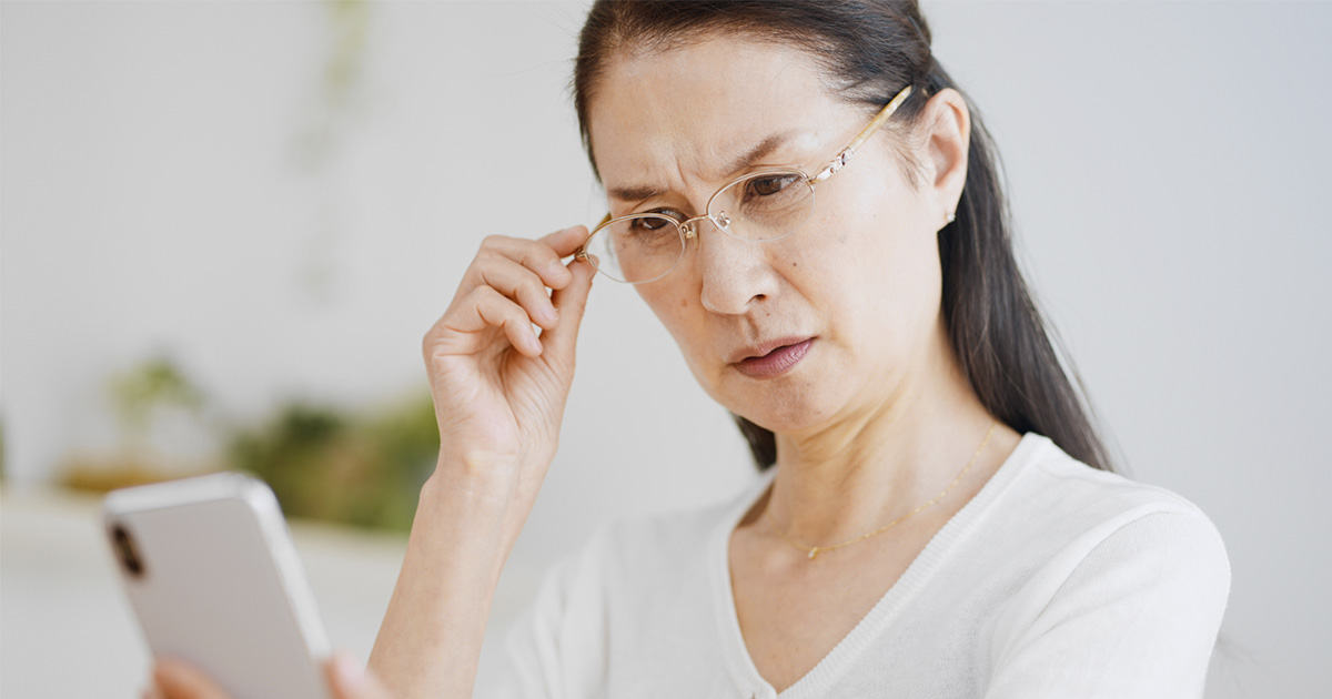 コンタクトレンズユーザーが老眼になったら？メガネにしたほうが良い？