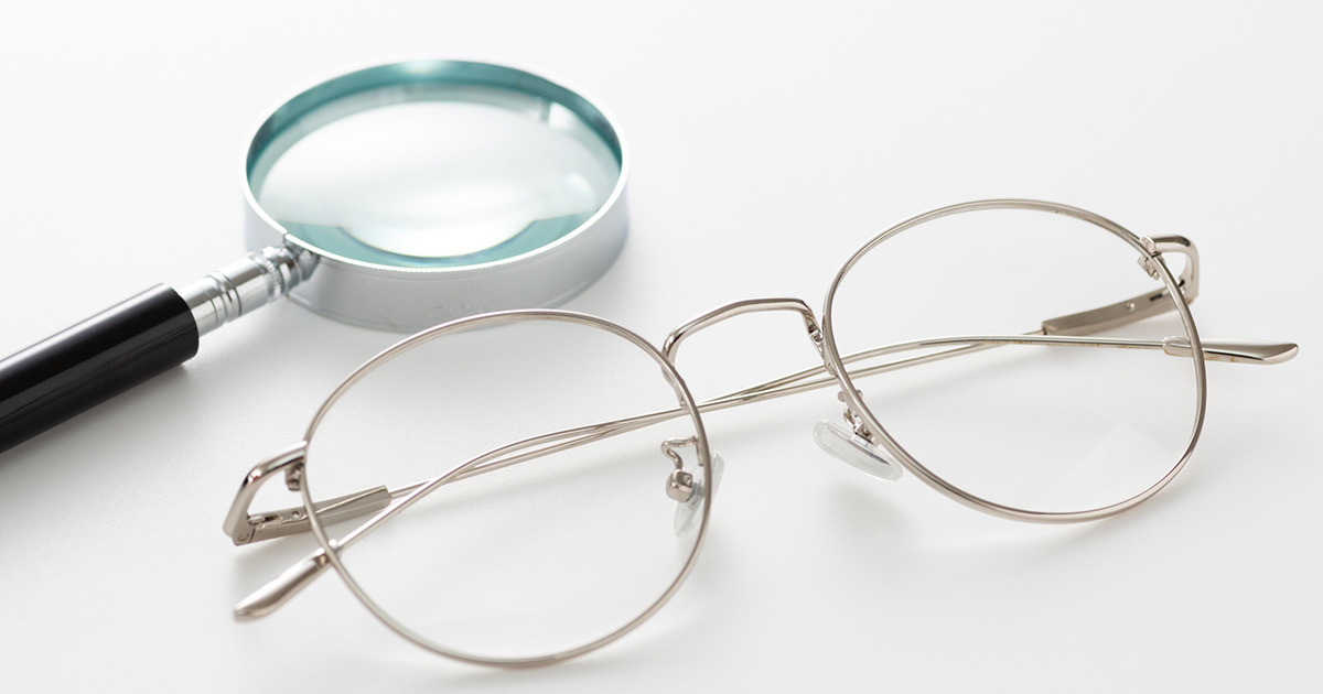 遠近両用メガネと老眼鏡の違いは？選び方もあわせて紹介