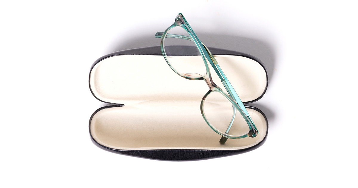 メガネの捨て方を徹底解説！廃棄方法やリサイクル・寄付のしかたも紹介